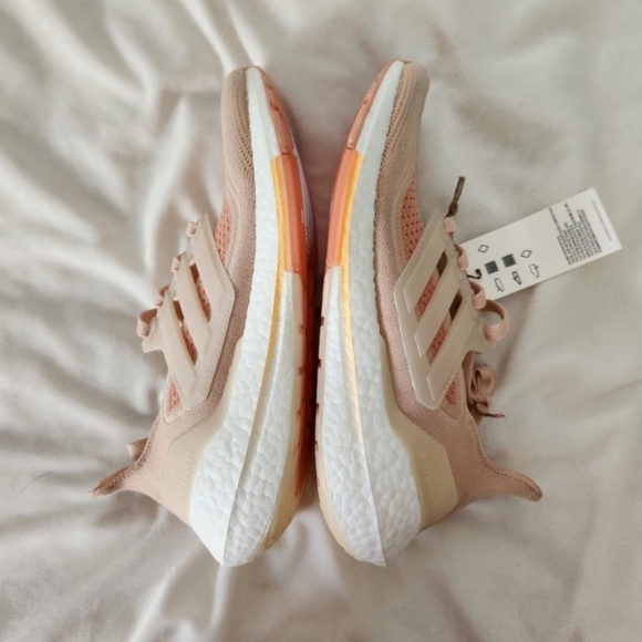 Adidas Sneaker NWT womens size 7 Ultraboost 21 prime blue Ambient Blush - Picture 2 of 8